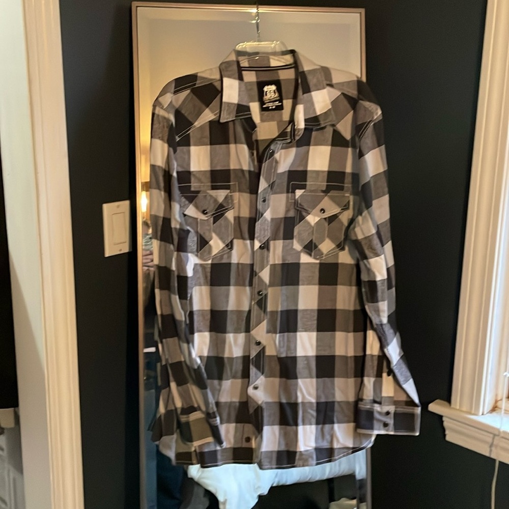 Black and White Plaid Button Up l XL